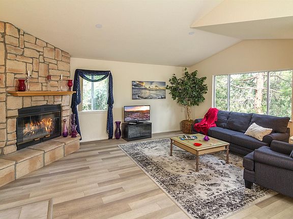 2nd image of 848 Oakmont Ln