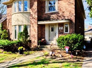 497 Neff Rd, Grosse Pointe, MI 48230