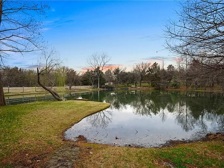 9417 Forest Dale Dr — Photo 24
