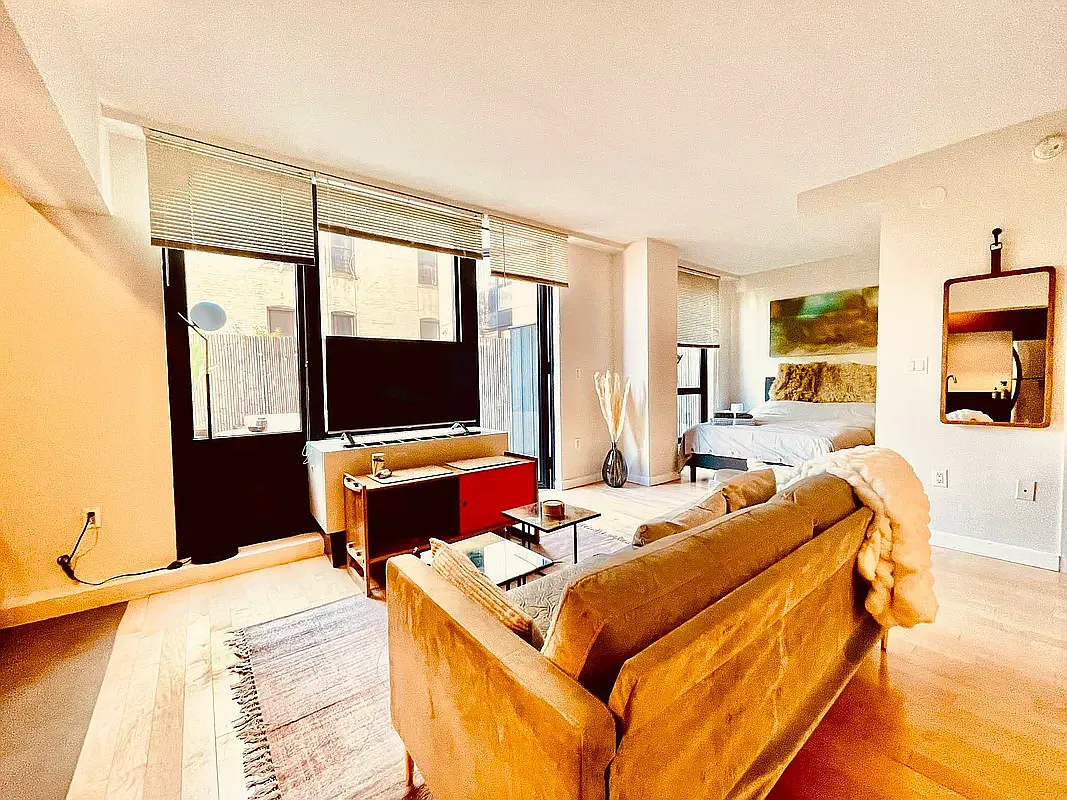 Building Photo - 1595 Lexington Ave #3K