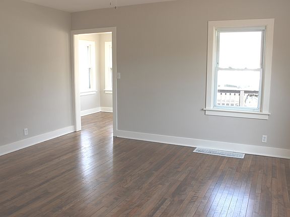 5th image of 312 Blaine St