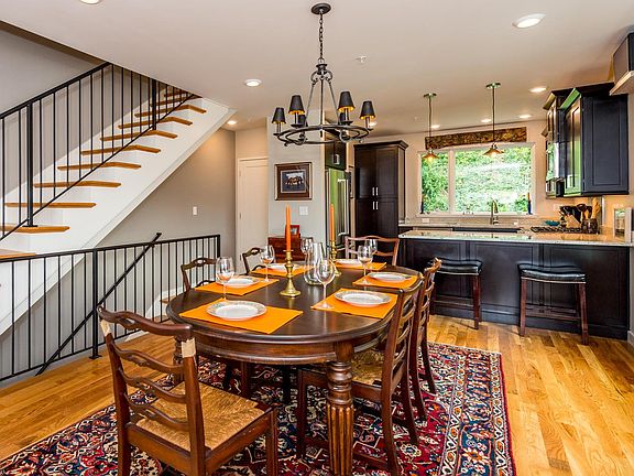 4th image of 231 Short Coxe Ave #9