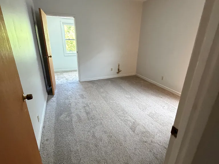 170 Butler Ave #UPPER — Photo 11