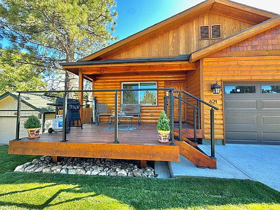 2nd image of 621 Villa Grv