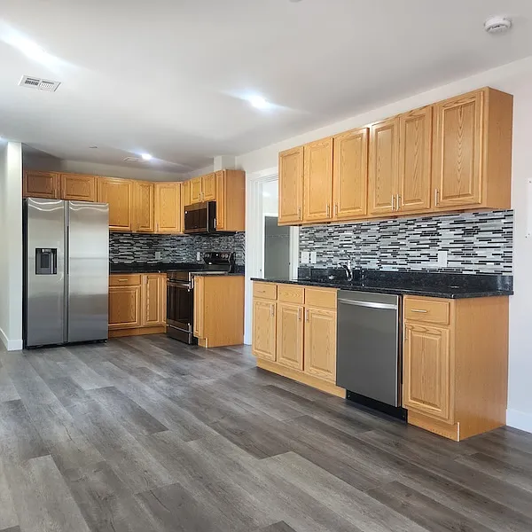 3 bed, $2,200 — Photo 1