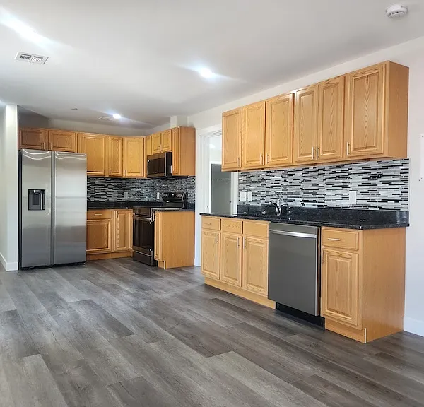 880 Main St #3 — Photo 1