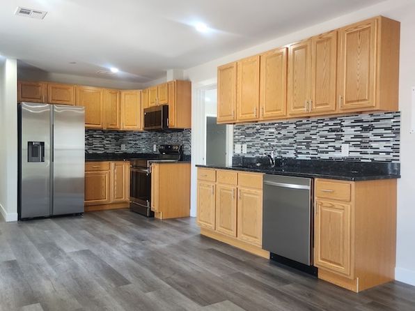 880 Main St #3
