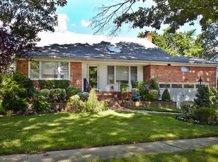 775 Oakleigh Rd, Valley Stream, NY 11581