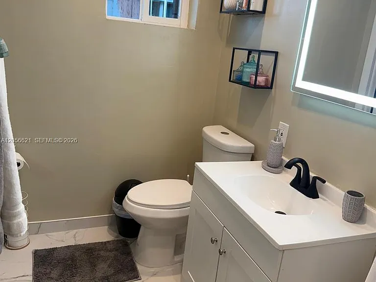 940 NE 155th Ter — Photo 30