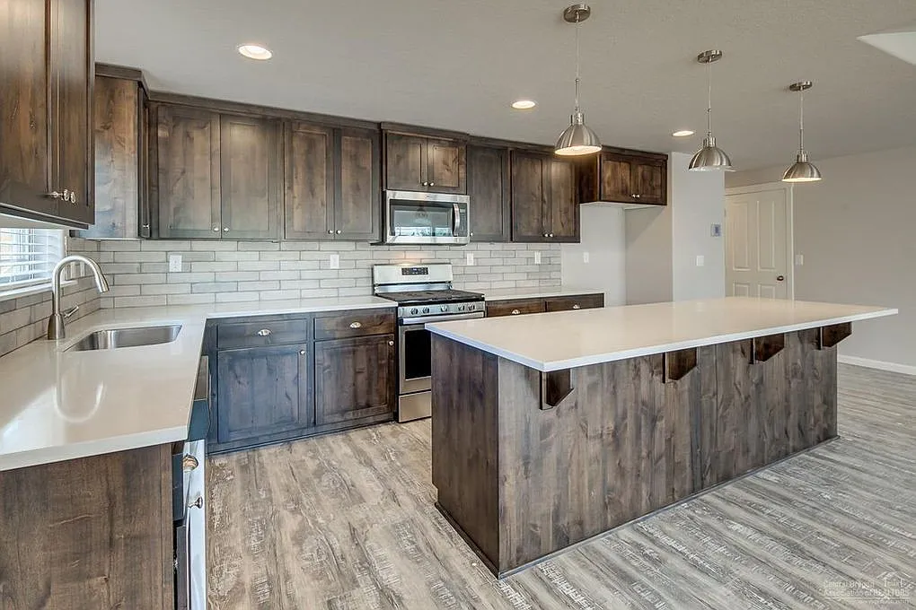 Gorgeous NW Redmond Home with View of the Cascade Mountains! — Photo 4