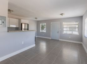 Kenwood Apartments, 104