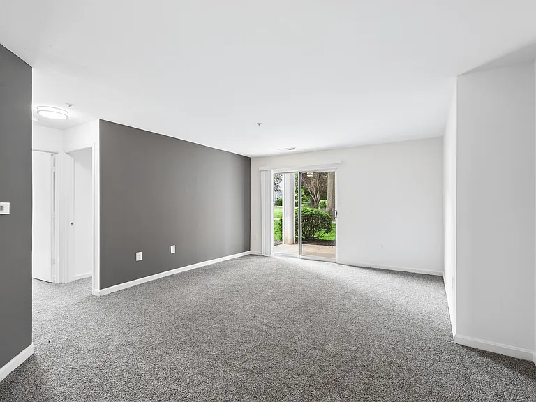 Highland Commons Apartments — Photo 26
