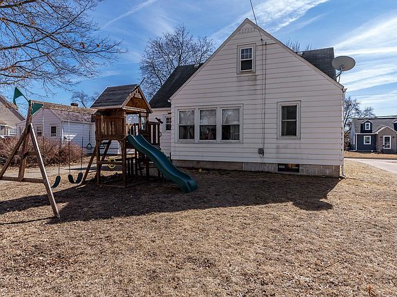 5th image of 542 Merrill Ave