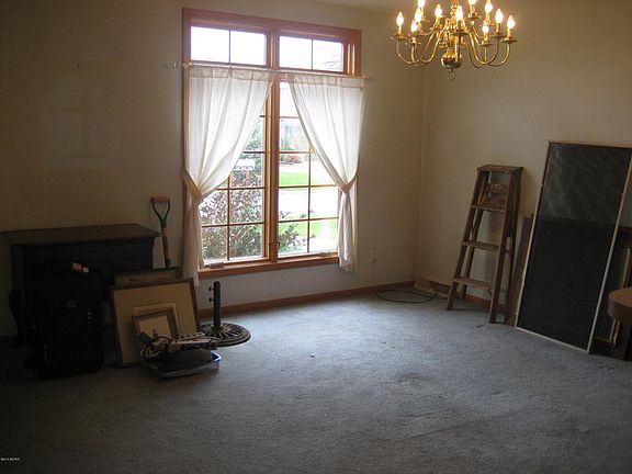 3rd image of 302 Shoreside North Dr SE #10