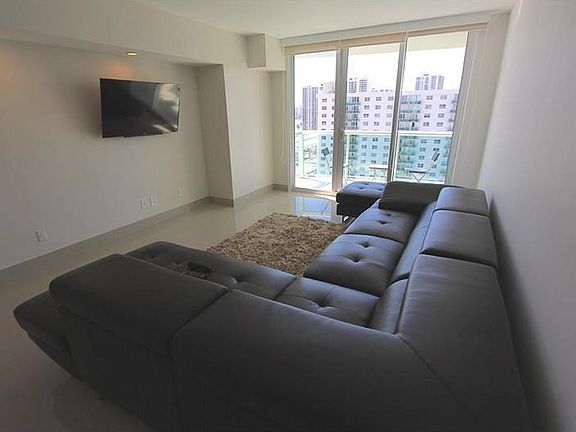 4th image of 19370 Collins Ave APT 1610
