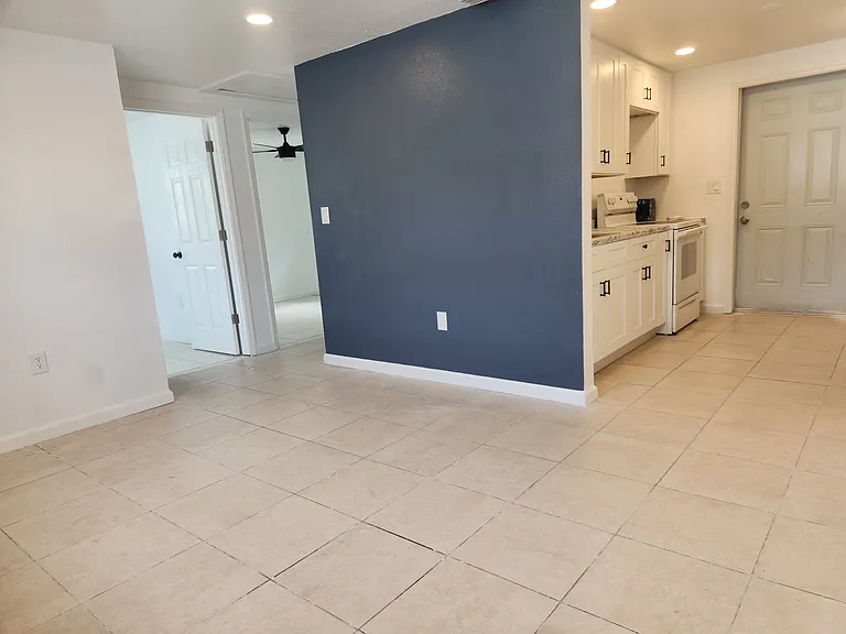 1105 S Prospect Ave #B — Photo 2