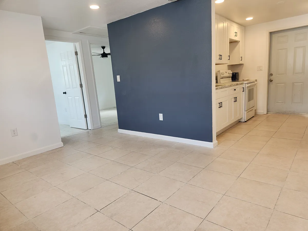 Building Photo - 1105 S Prospect Ave #B