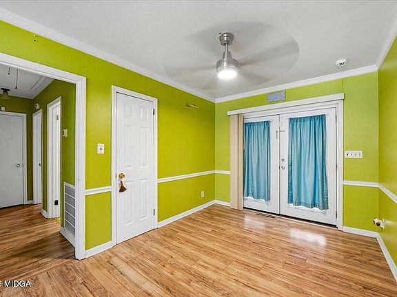 4th image of 4290 Fairfax Dr