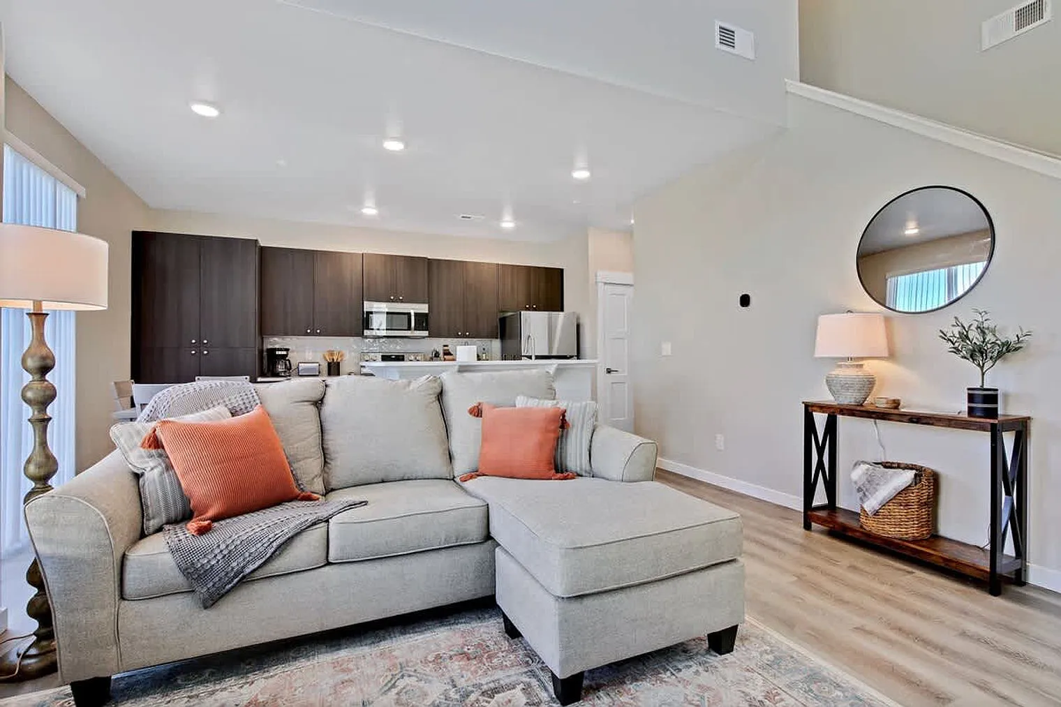3 bed, 3.0 bath, 559 sqft, $5,125 — Photo 4