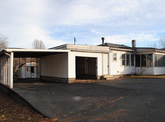 5th image of 693 Henry St