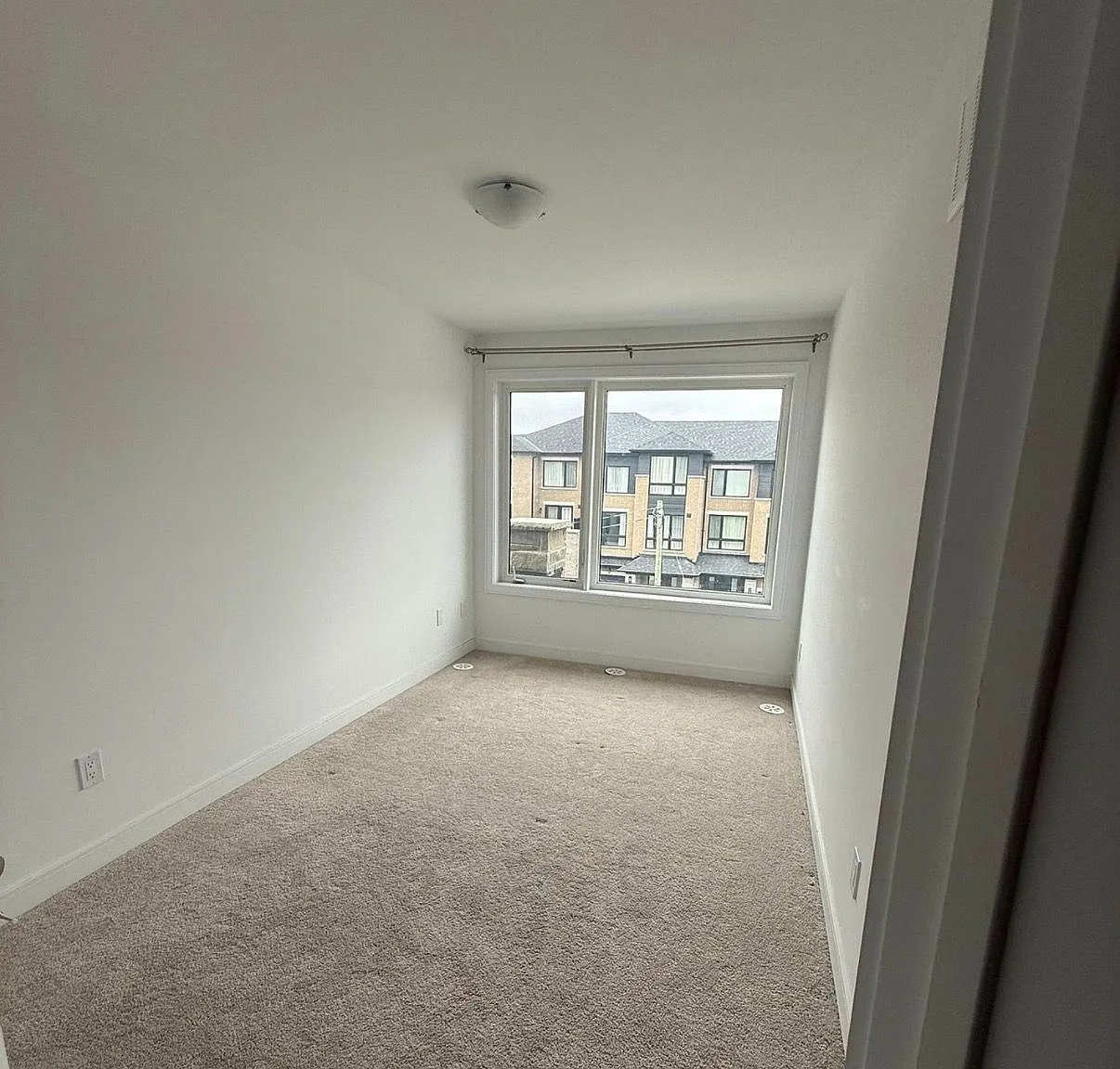 3 bed, $3,000 — Photo 2