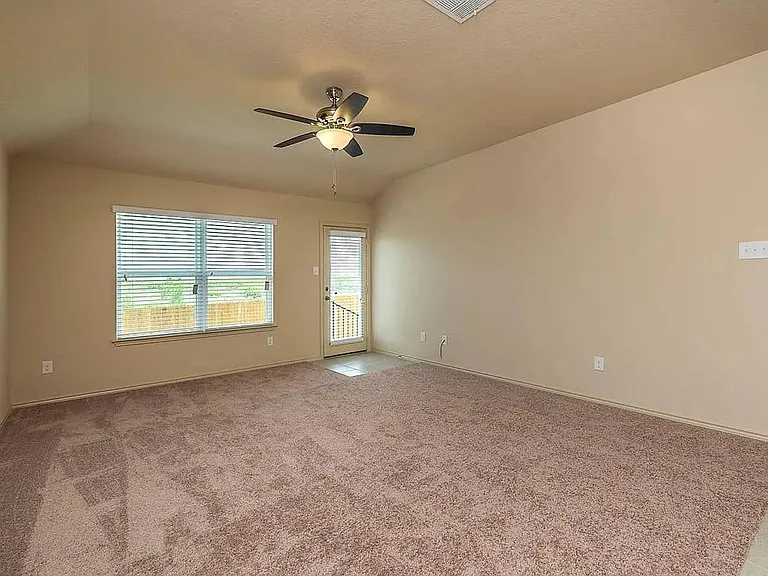 224 Lake Gln — Photo 6