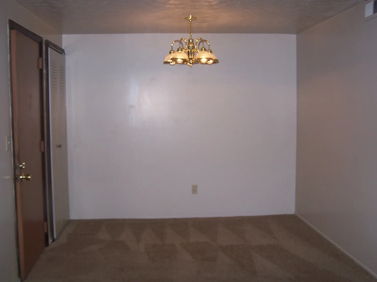 College Park Apartments — Photo 3