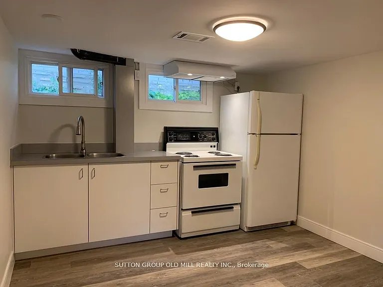 251 Erb St E #BASEMENT — Photo 5