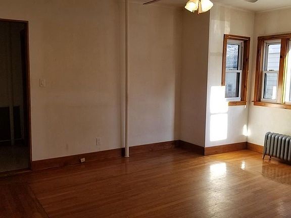 4th image of 69 Kirtland St #1