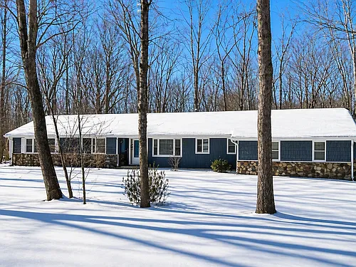 149 Hillyndale Rd Photo 1