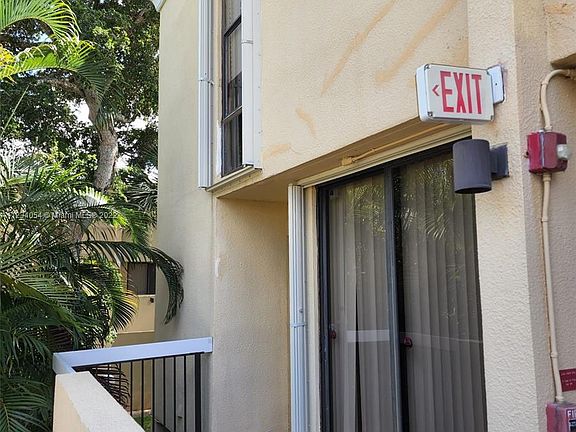 5th image of 2921 SW 87th Ave APT 508
