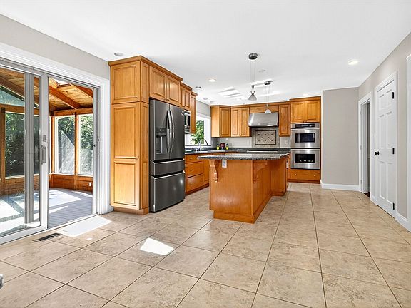 4th image of 14 Buckmaster Dr