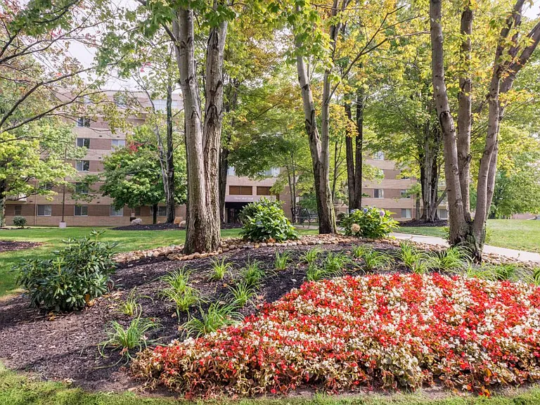 Sherri Park Apartments — Photo 10