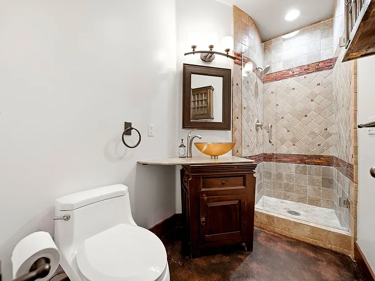 825 Gonzales St — Photo 20