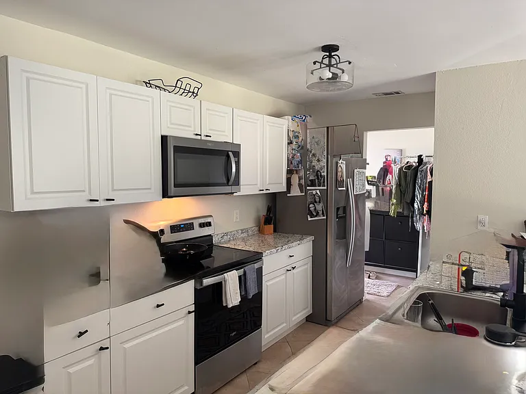 2561 SE Victory Ave #B — Photo 11