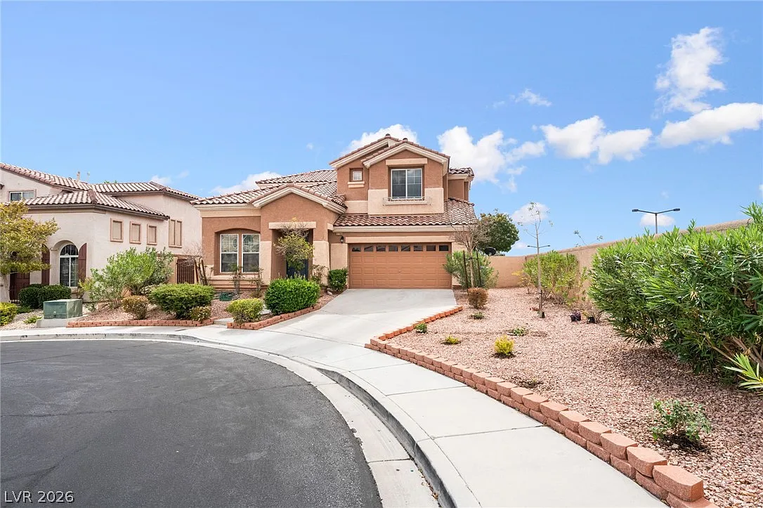 4 bed, 2.5 bath, 2211 sqft, $2,950 — Photo 2