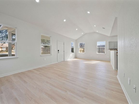 2nd image of 4415 Castor St