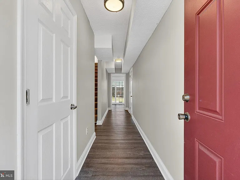 1609 Airport Ave — Photo 3