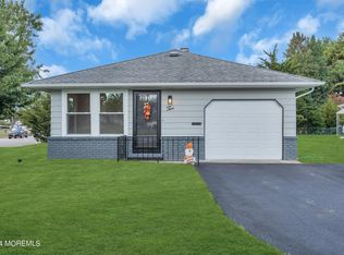 2 Bridgetown Ct, Toms River, NJ 08757