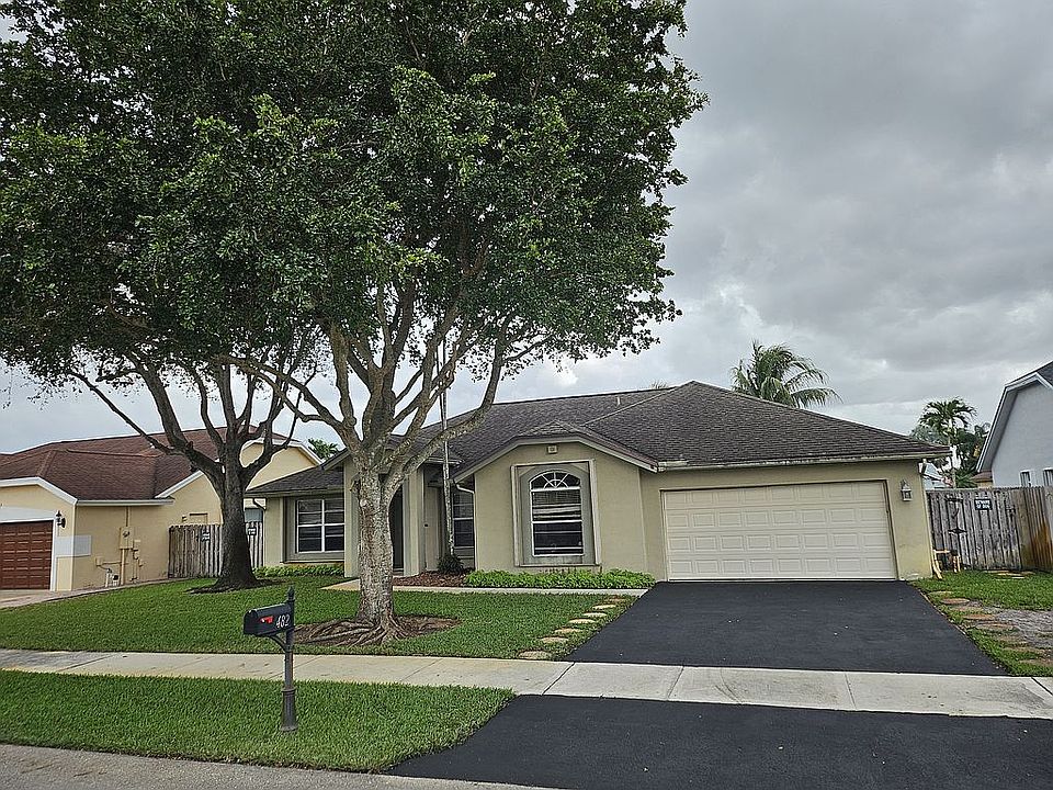 2nd image of 482 Barbri Ln