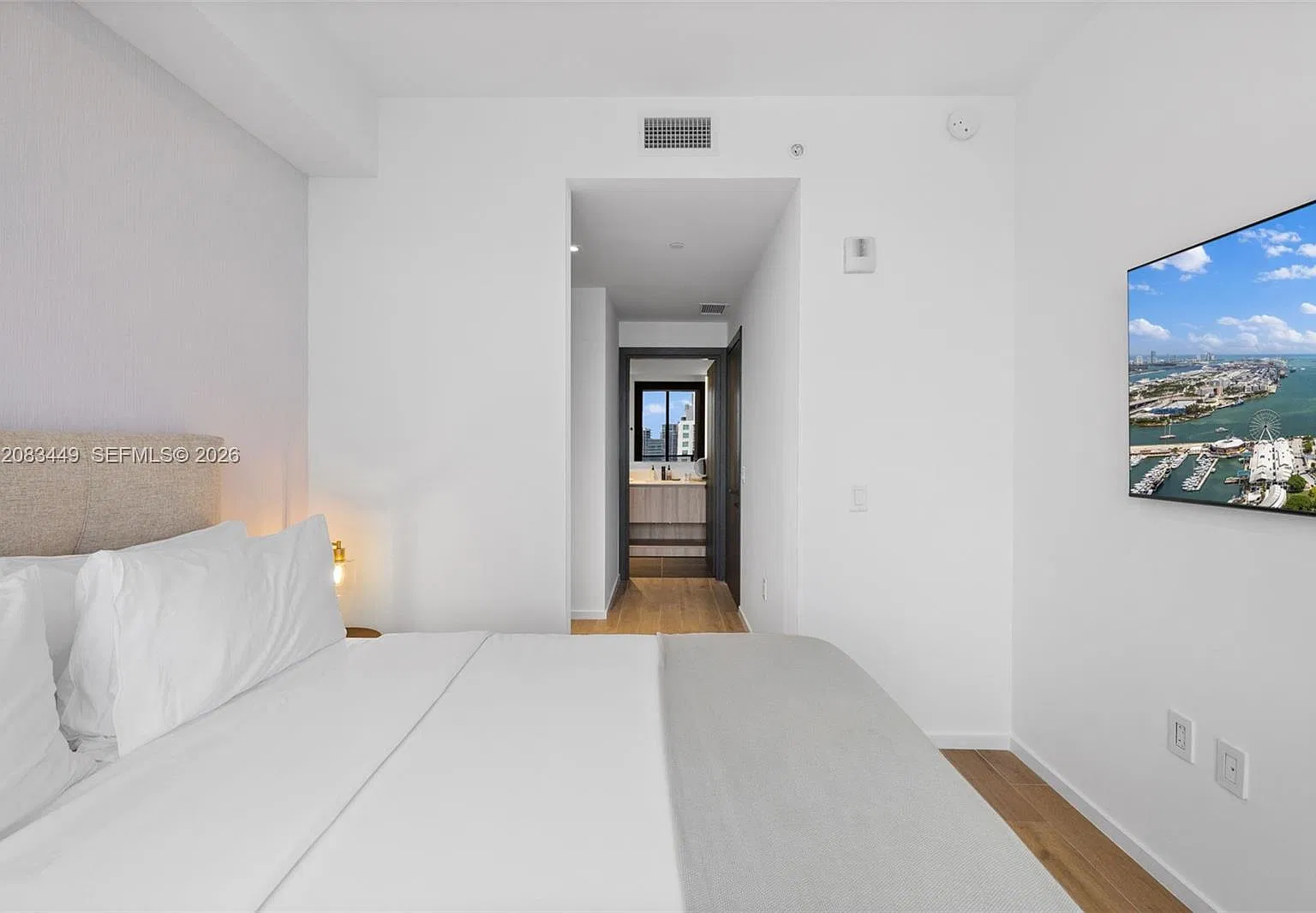 2 bed, 1043 sqft, $7,000 — Photo 3