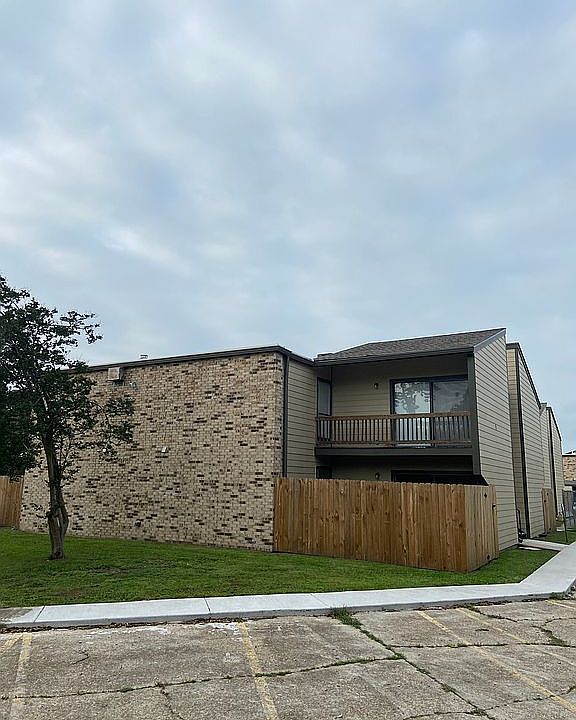 1st image of 1020 W McNeese St Unit 12G-W