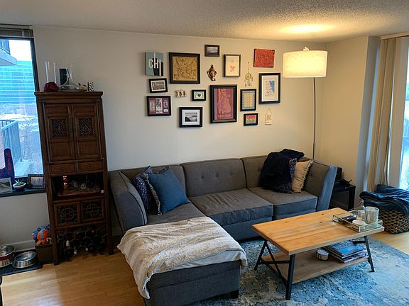 3rd image of 3660 N Lake Shore Dr APT 610