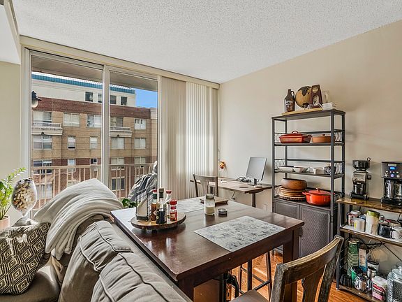 4th image of 880 N Pollard St APT 904