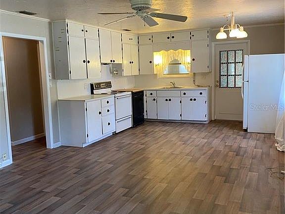3rd image of 4690 SE 142nd Pl
