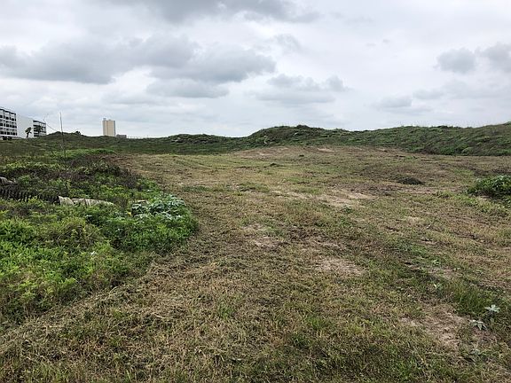 lot !A   600 x 200 ft, high 