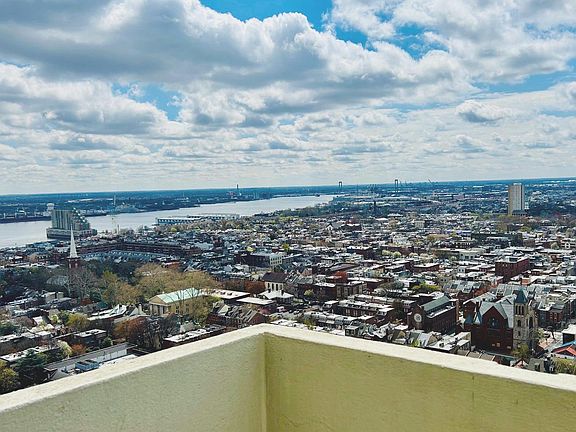 5th image of 604 S Washington Sq APT 3111