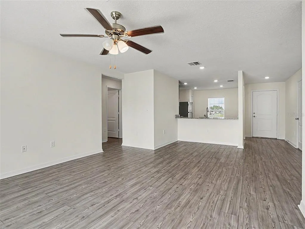 3 bed, 2.0 bath, 1244 sqft, $1,600 — Photo 4