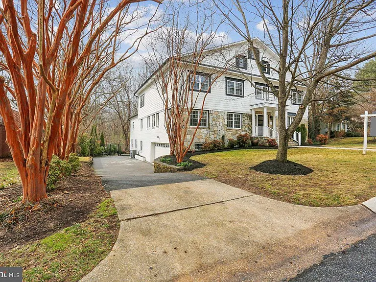 4902 Derussey Pkwy — Photo 103