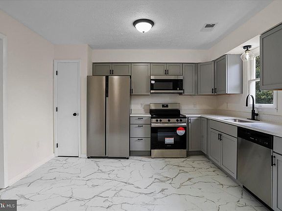 4th image of 116 Somerset Dr